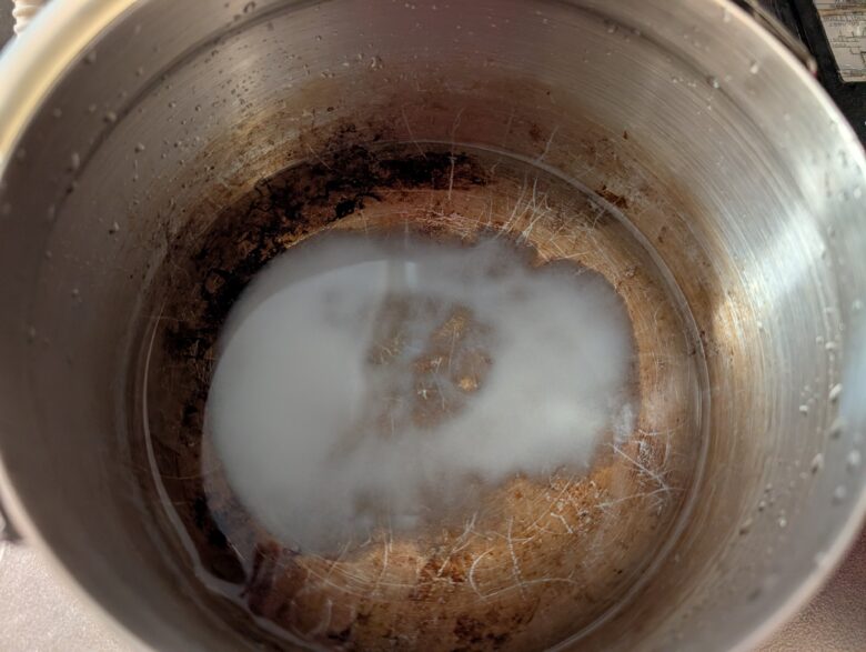 鍋に入れた重曹